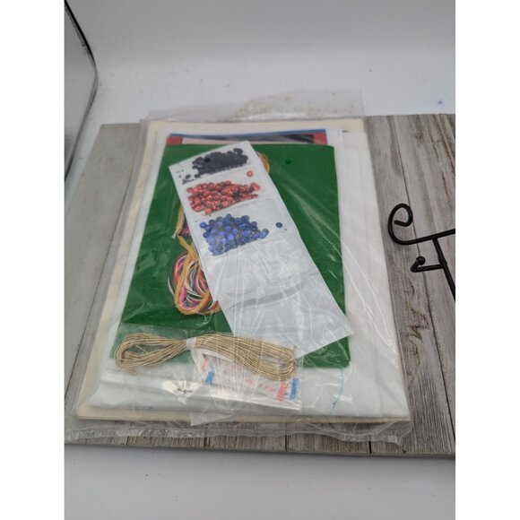 Bucilla Gallery Of Stitches Winter Pals Jeweled Stocking Kit 17" Long - Picture 5 of 10